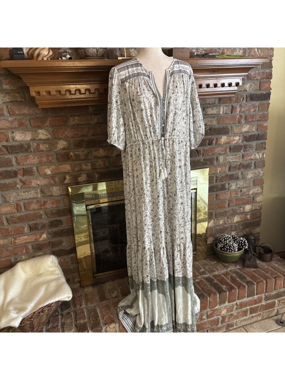 Wonderly Long V-Neck Maxi  Dress Beige & Gray Size 2XL Boho Whimsical Cottage